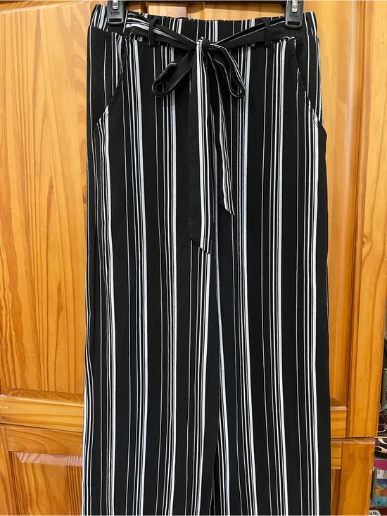 Urban Heritage Pants - Striped Tie-Waist Wide Leg Pants in Black and White